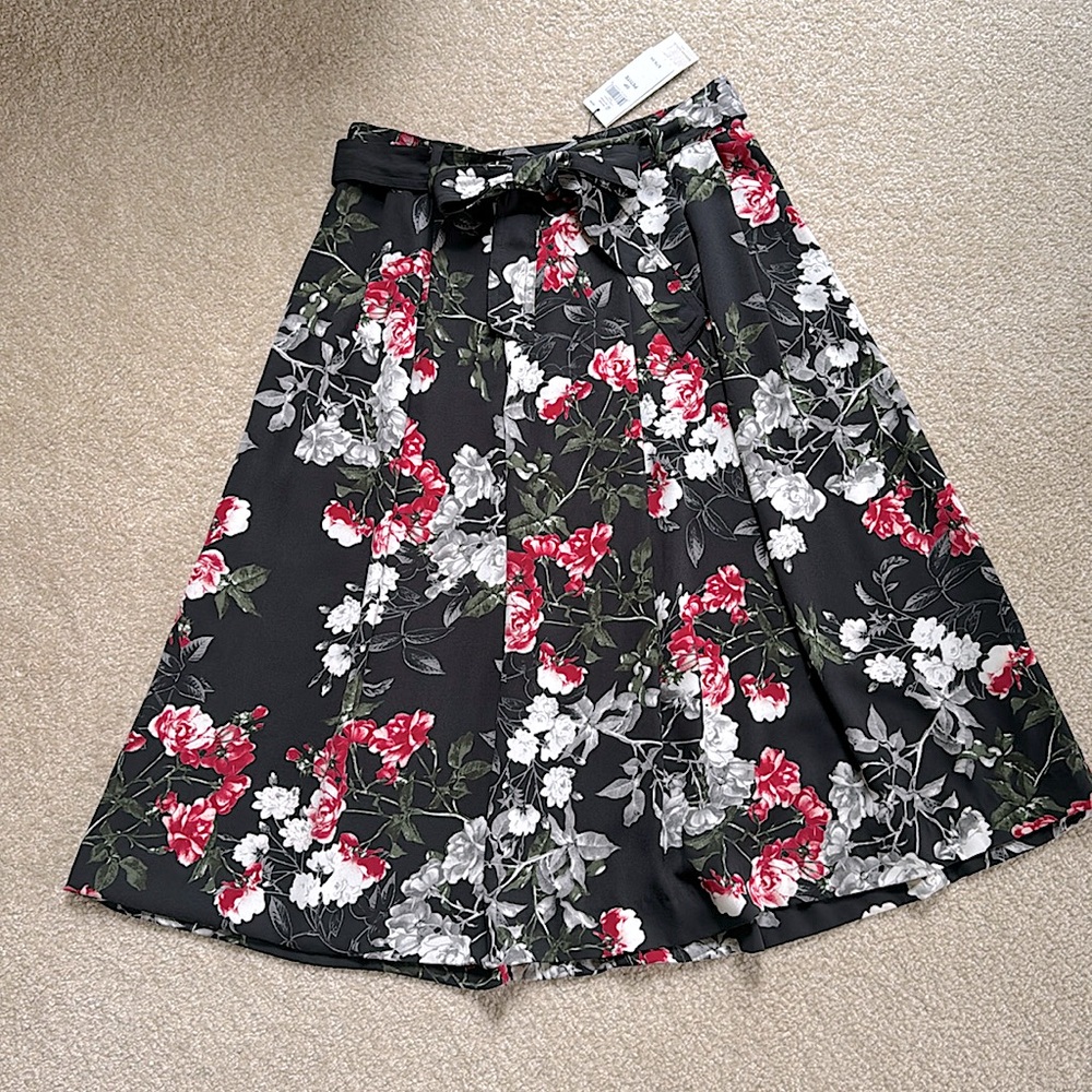 Women Banana Republic Floral belt pleated Skirt 26in long Size O Petite New